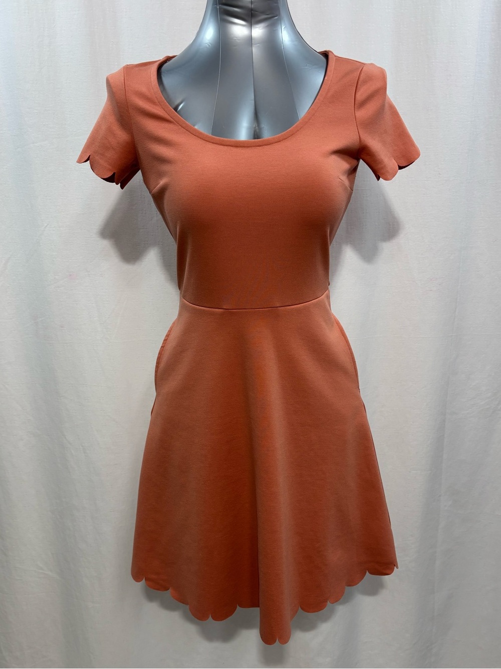 GAP Orange Peach Scalloped Hem Fit & Flare Dress Pockets Sz 2 Lightweight 380